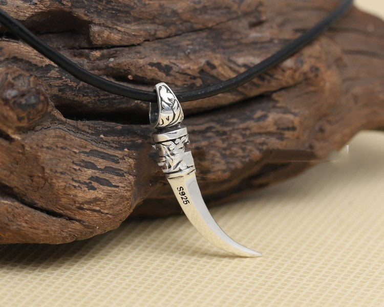 Personalized Men's Elegant Tiger Tooth Pendant