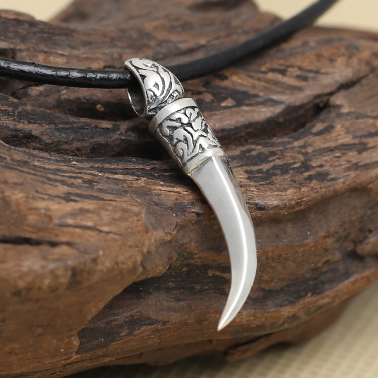 Personalized Men's Elegant Tiger Tooth Pendant